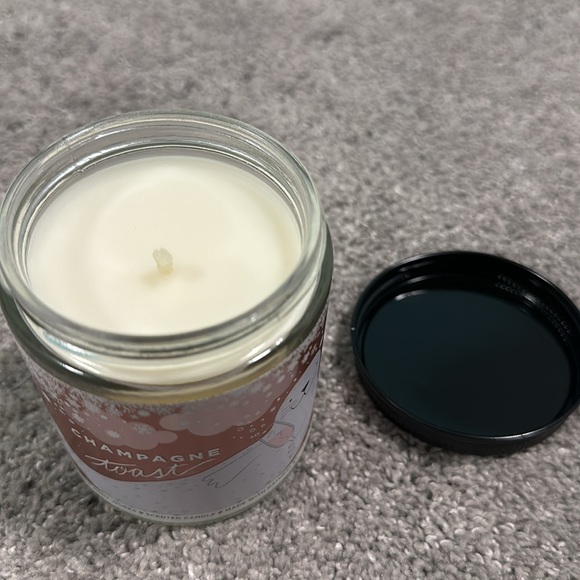 Bath & Body Works CHAMPAGNE TOAST scented candle 7 oz - Picture 2 of 3